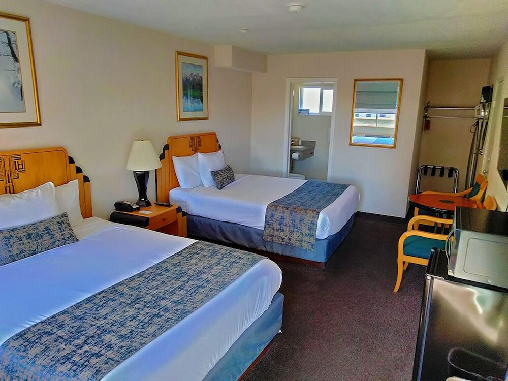 DELUXE, 2 QUEEN BEDS