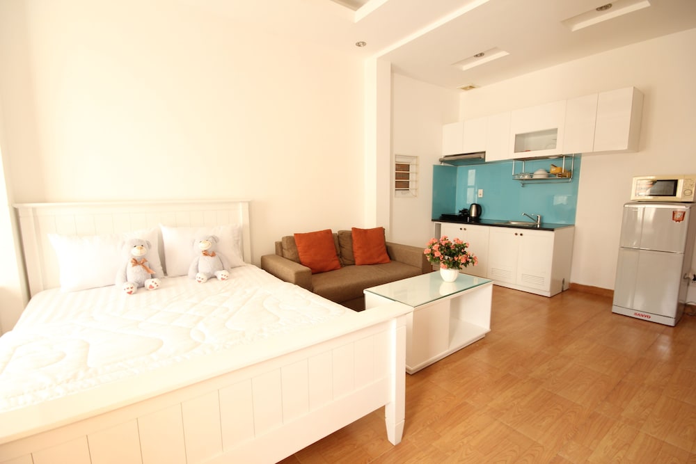 Smiley Apartment 3 15/50