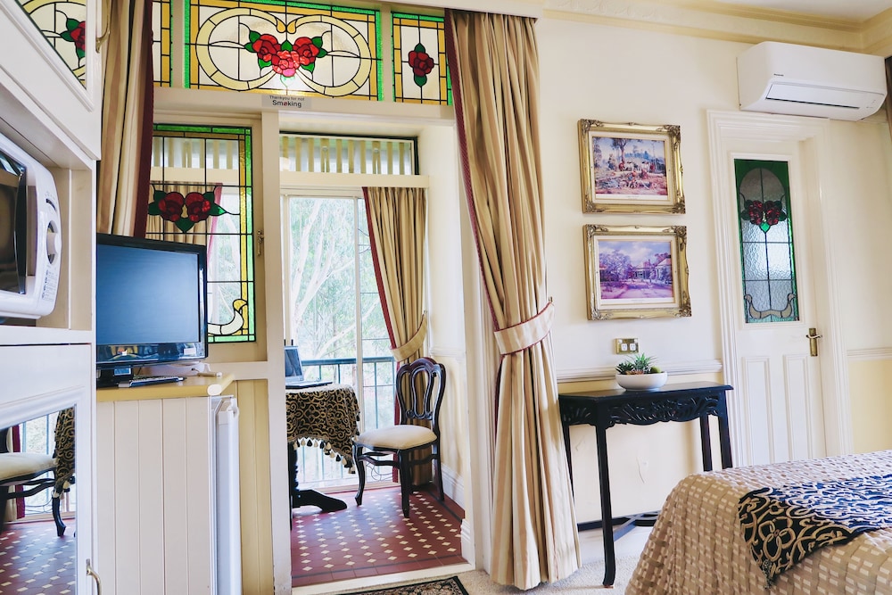 The Charrington Boutique Hotel 55/58