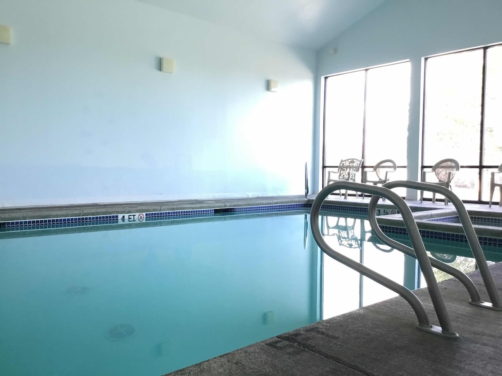 Super 8 by Wyndham Portland ME 22/23