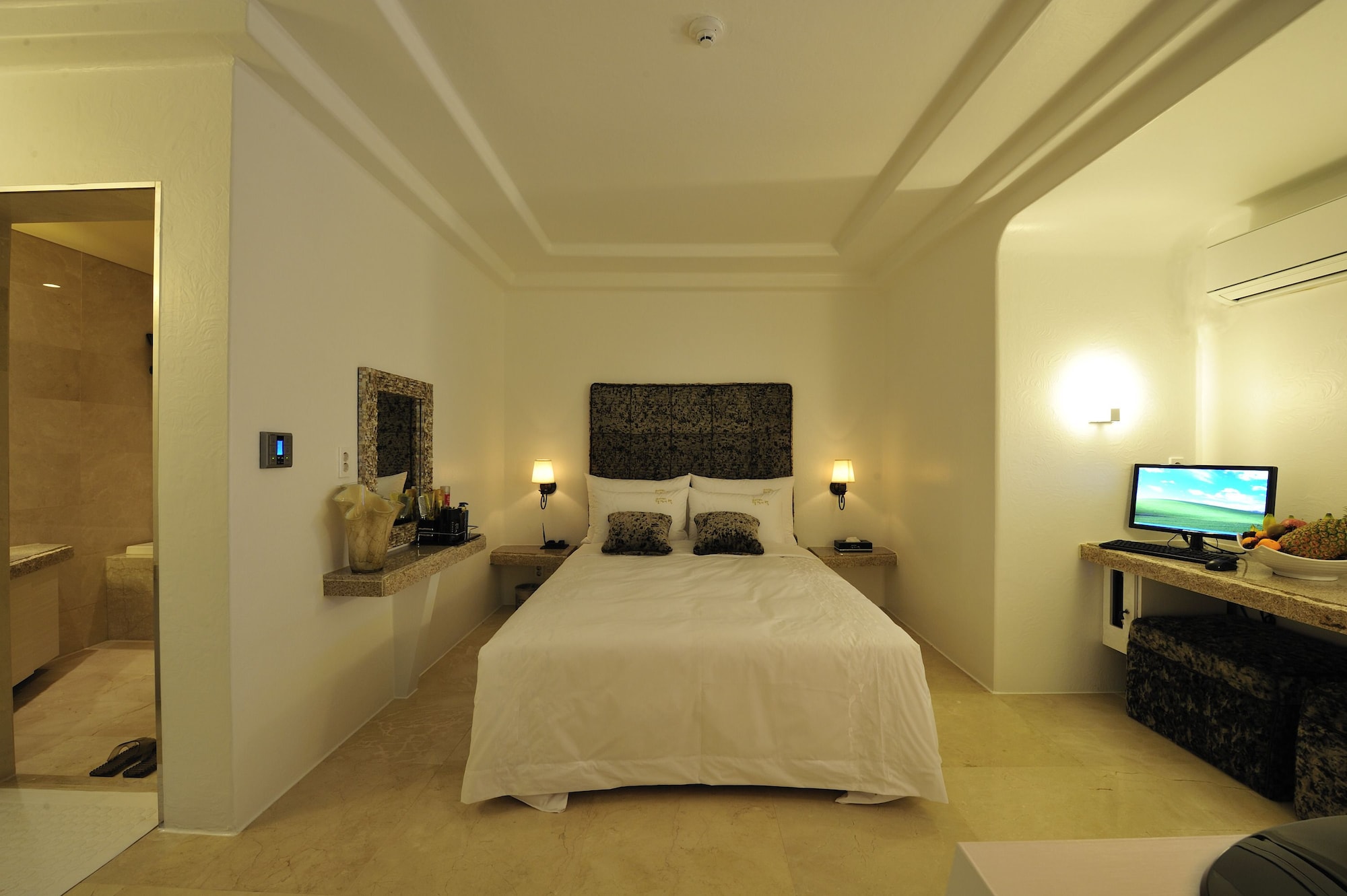 DELUXE, DOUBLE BED