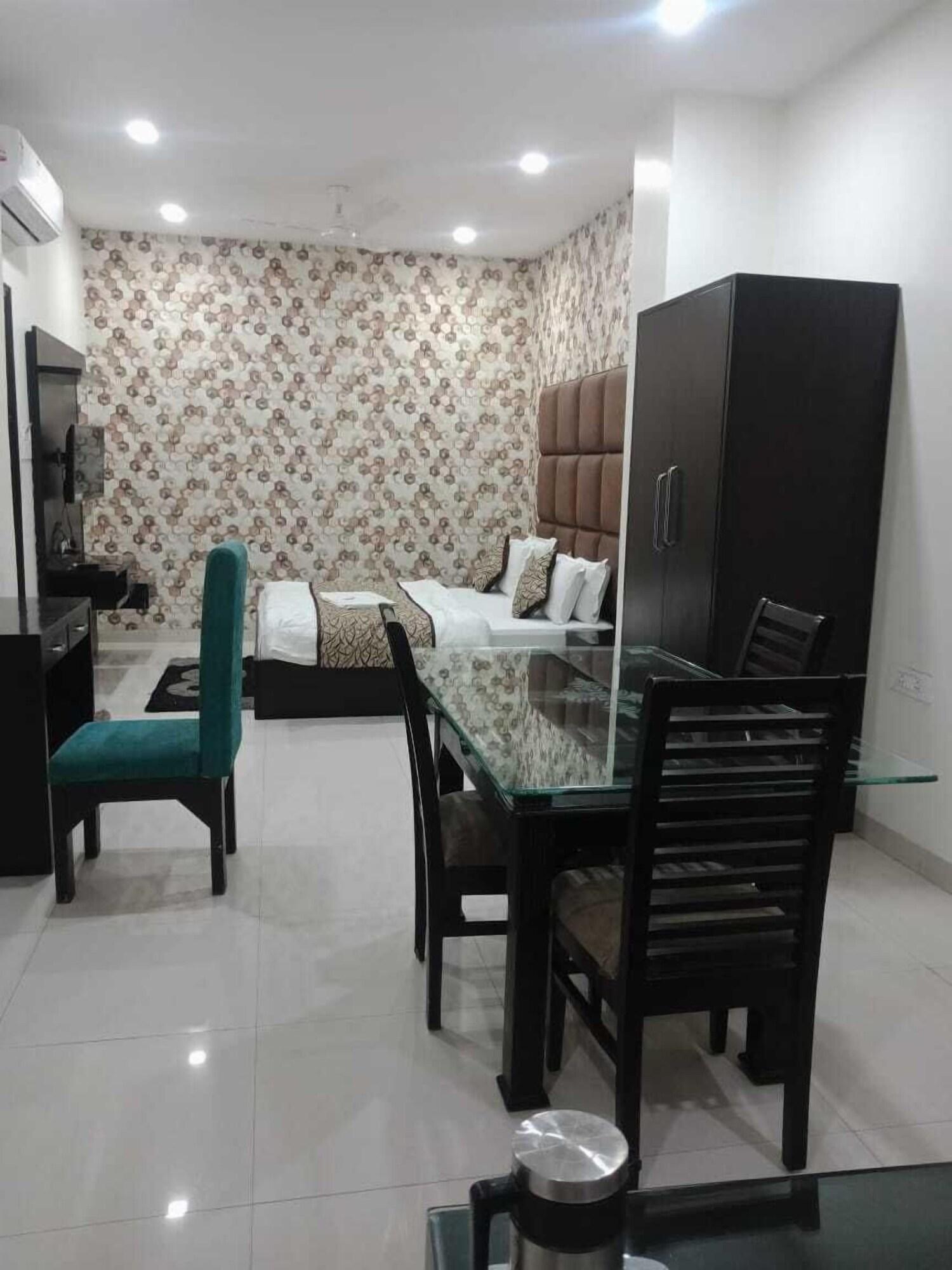Hotel Mandakini Lush 23/28