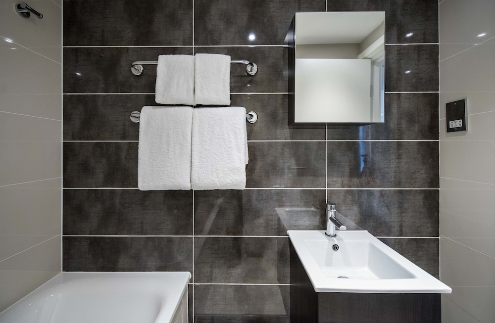 Holiday Inn London - Kensington High St. by IHG 29/81