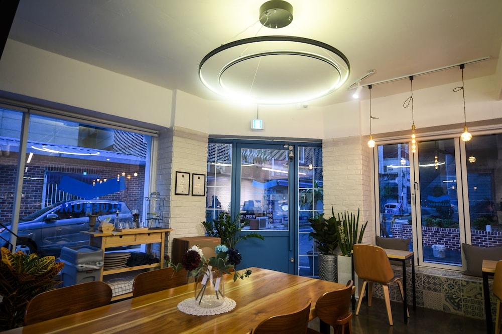 Bluehum Guesthouse - Hostel 11/16