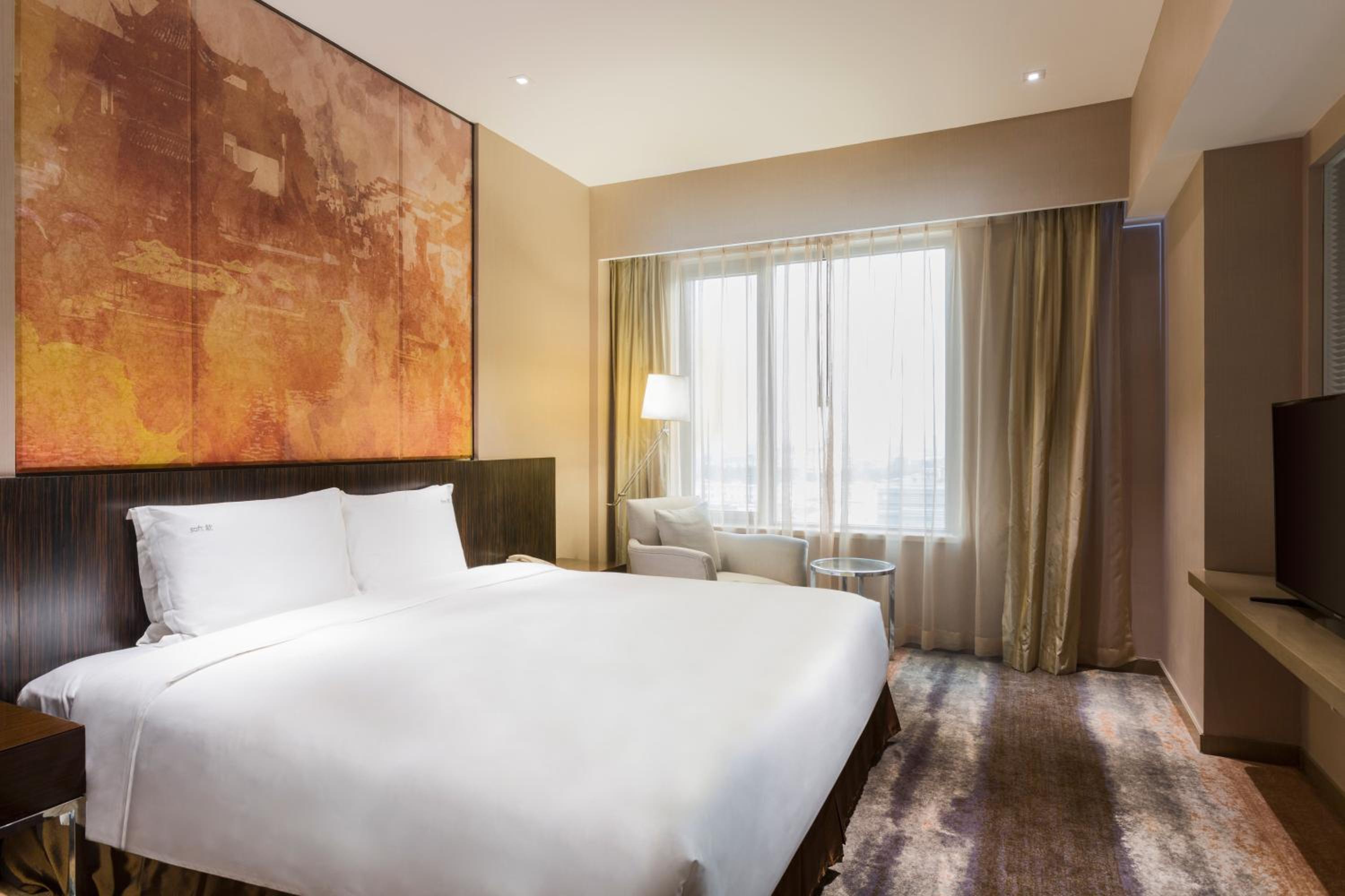 Standard, King Bed, Club Floor