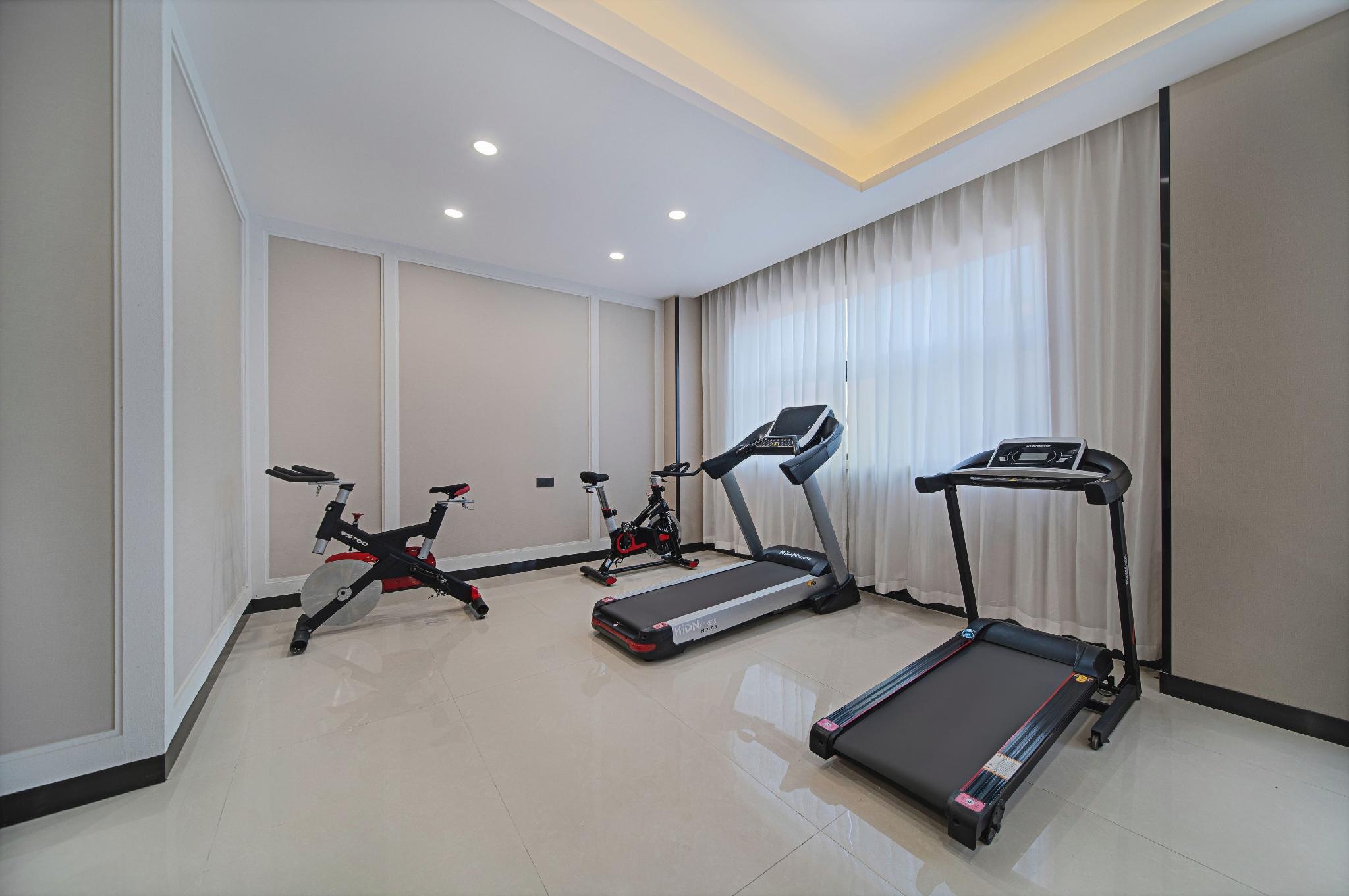 Vienna Hotel (Shenzhen Shuanglong Metro Station Longdong) 33/41