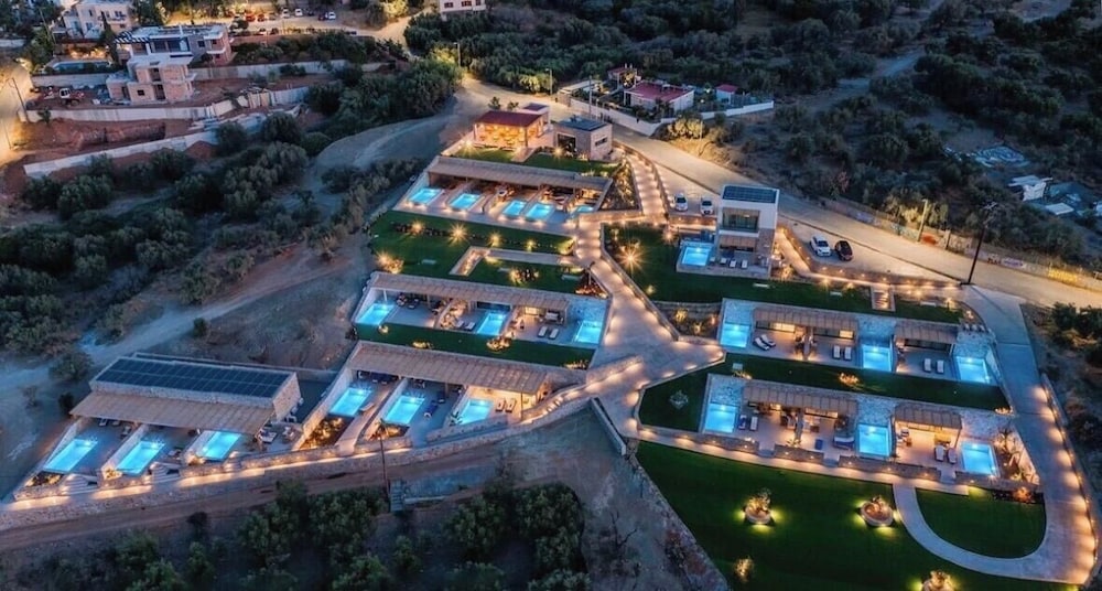 Deos Luxury Suites 3/50