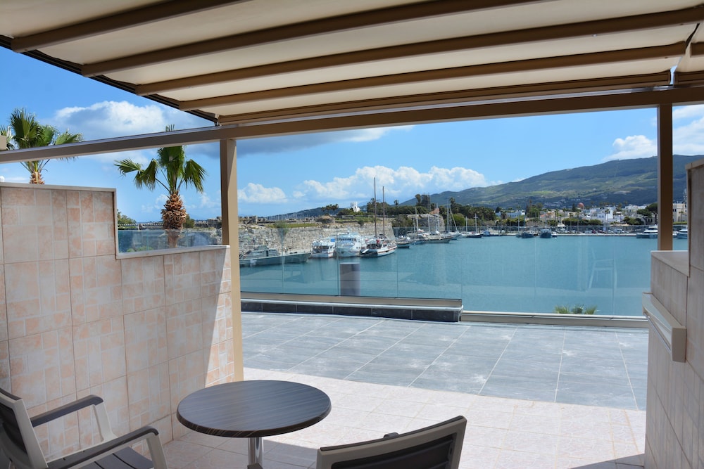 Kosta Palace City Hotel 132/157