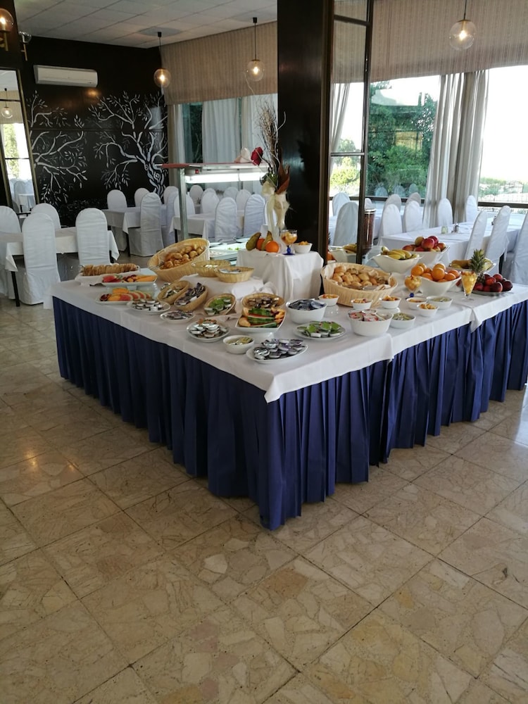 restaurant-cafeteria