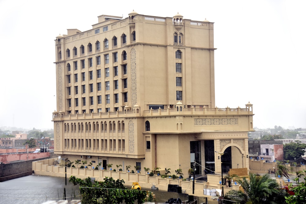Lemon Tree Premier, Dwarka 1/50