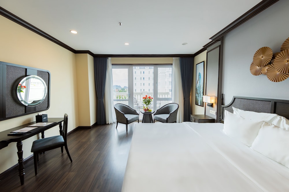 Grand, Deluxe, King Bed, Balcony, Interior Wing