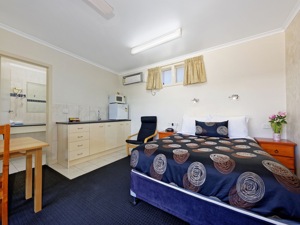 Econo Lodge Park Lane 26/29