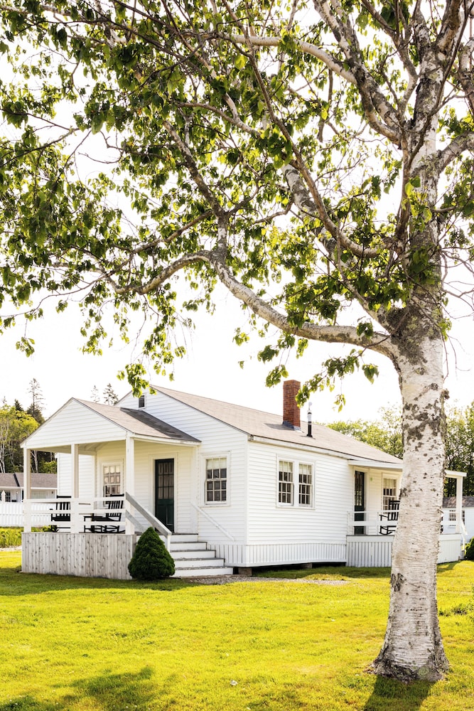 Bluebird Ocean Point Inn image