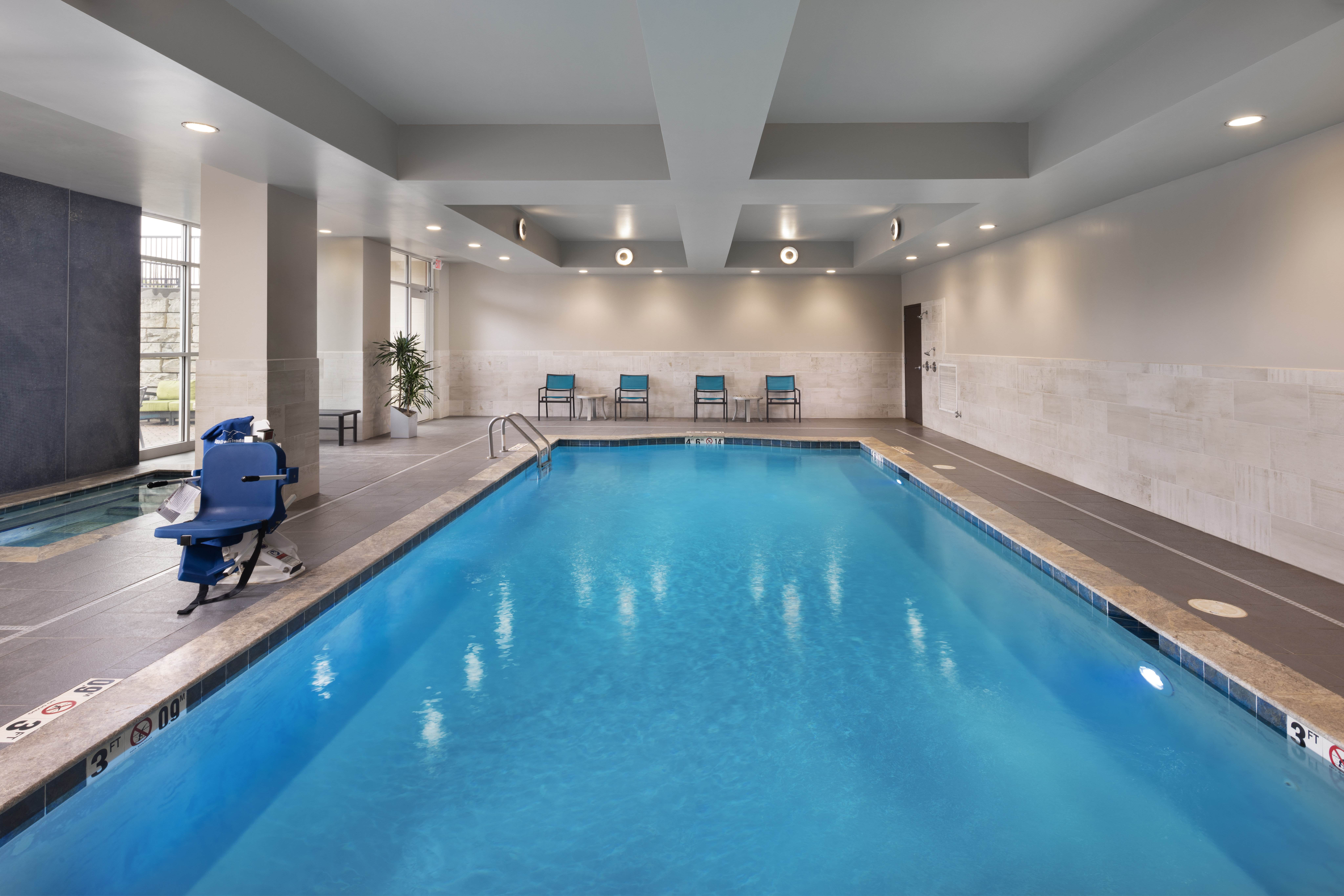 Holiday Inn And Suites Arden Asheville Airport 24/51