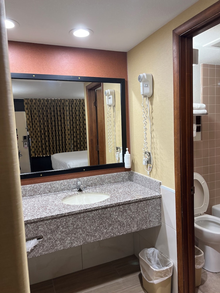 Serenity Inn Sweetwater 18/20