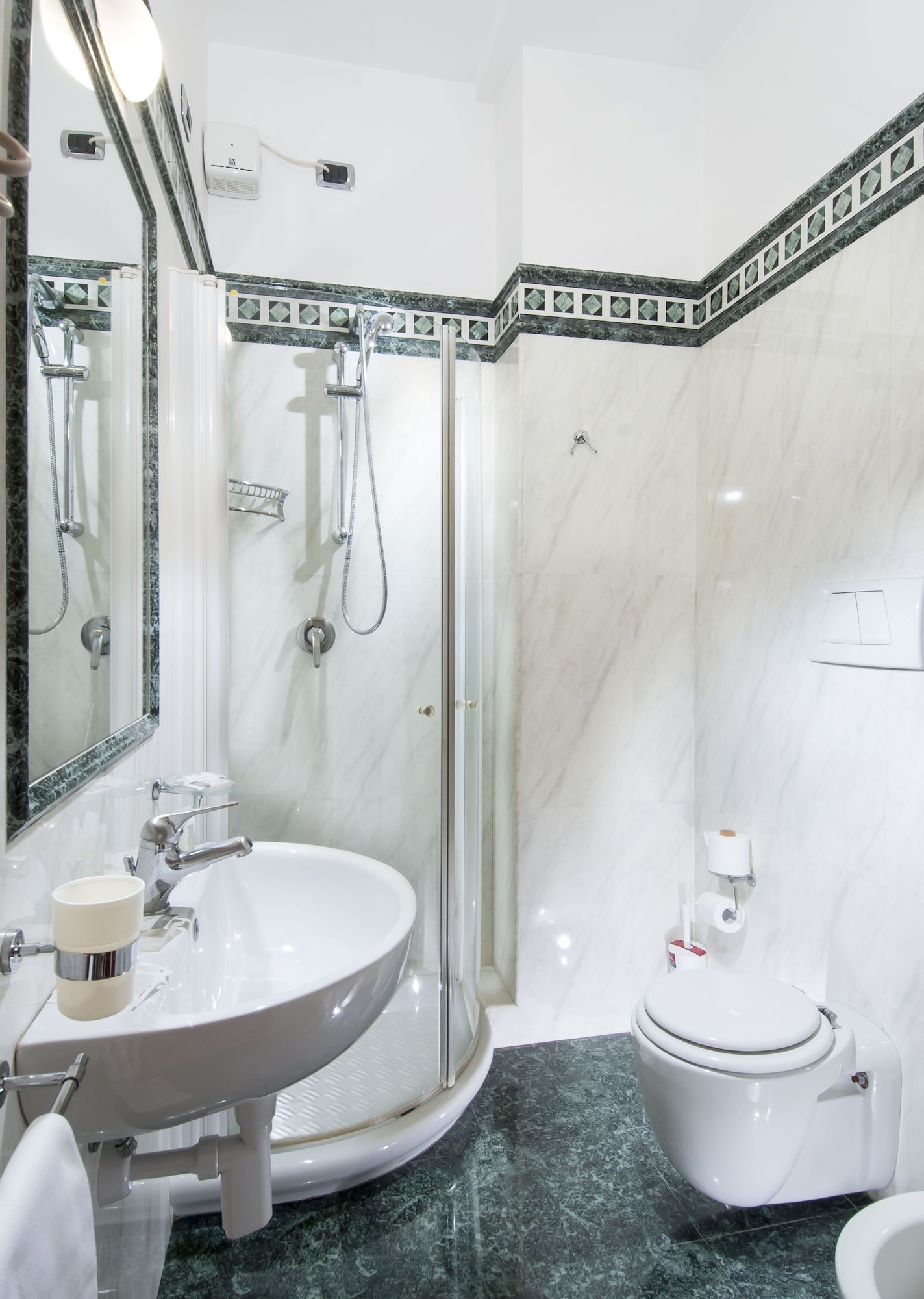 Relax, Quadruple, Double and Twin Beds، Hotel Le Querce 6/8