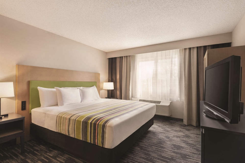 Country Inn & Suites by Radisson, Northfield, MN 8/25