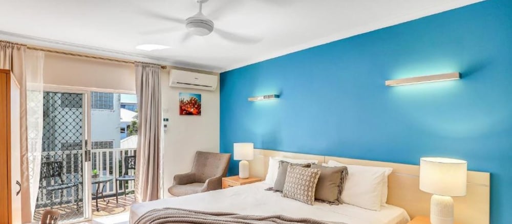 CORAL TREE INN 20/53