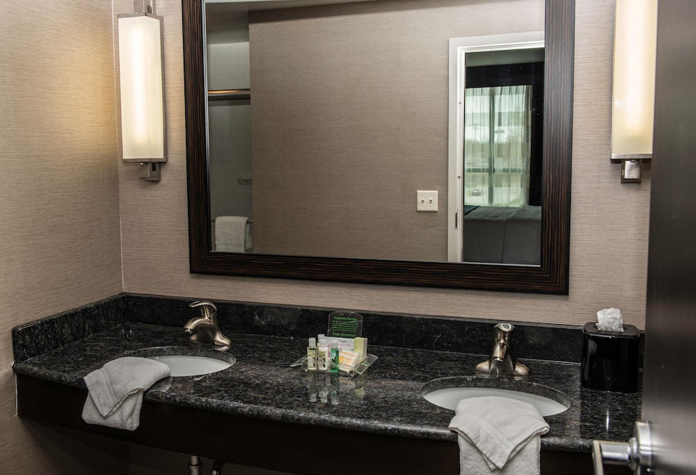 Holiday Inn Paducah Riverfront 44/78