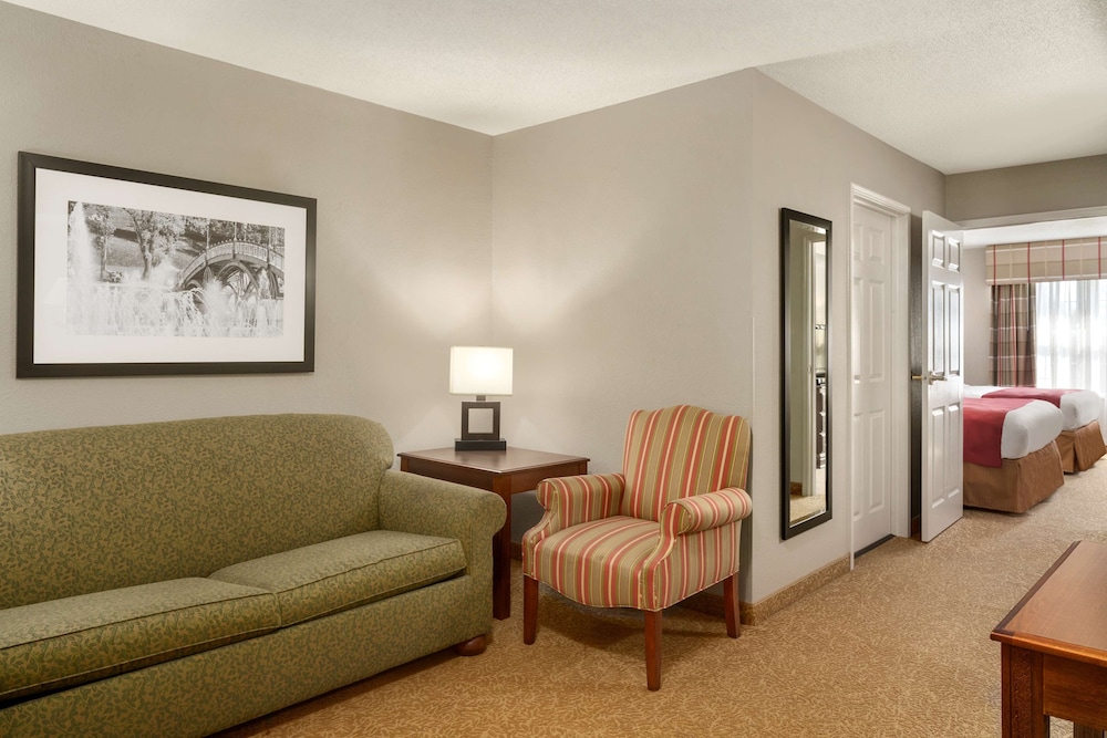 Country Inn & Suites by Radisson Louisville South KY 9/17