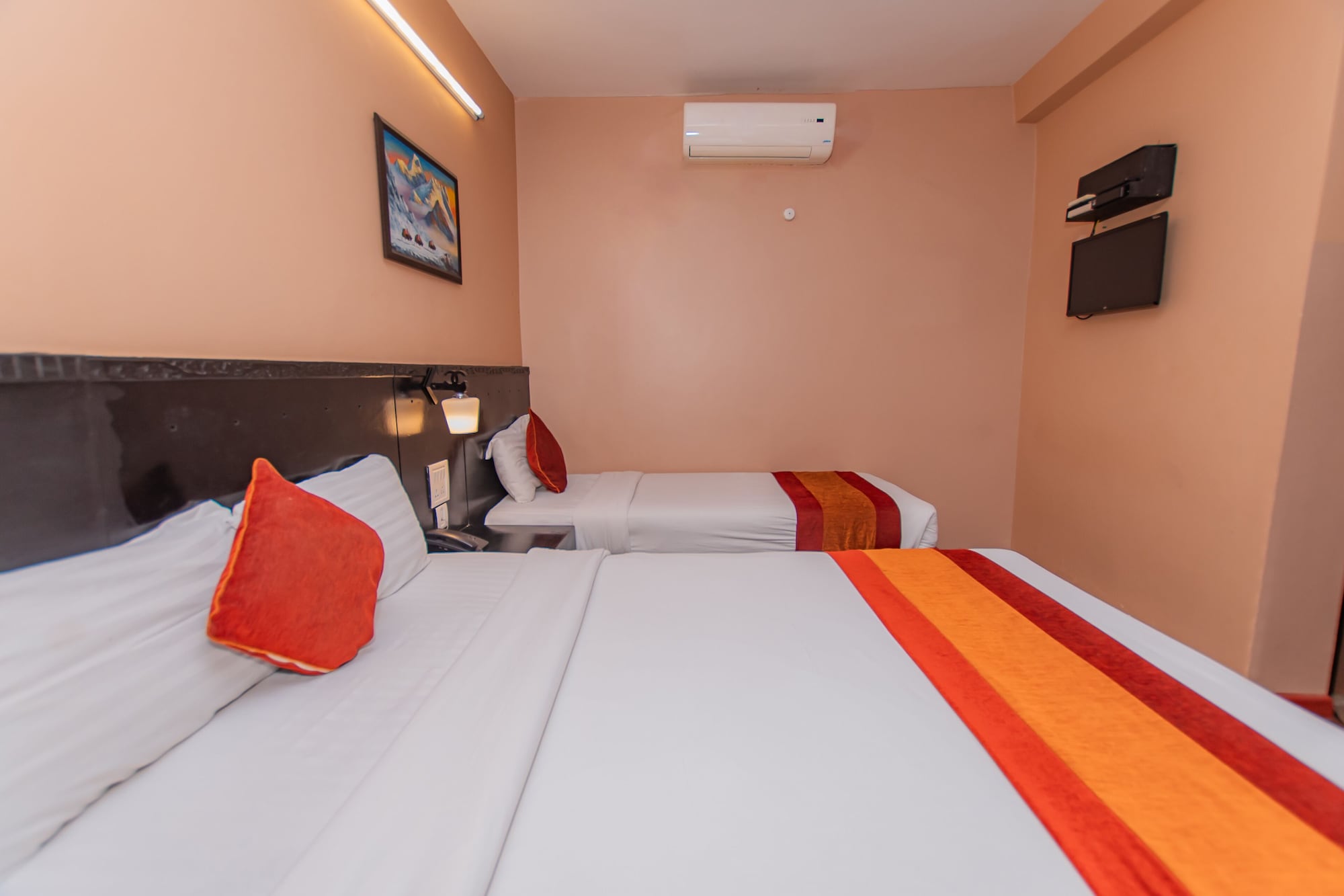 3 BEDROOMS, DELUXE, TRIPLE