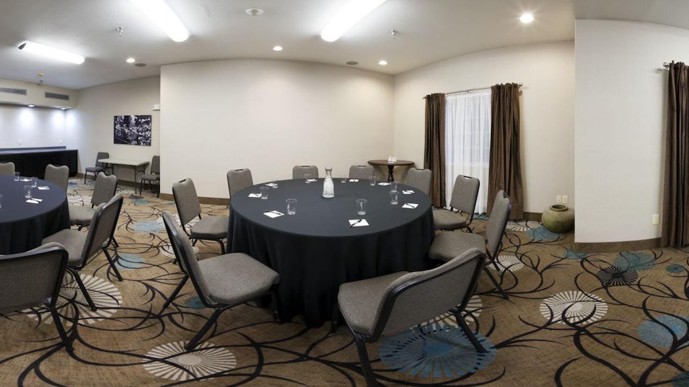 Holiday Inn Express Monticello 53/63