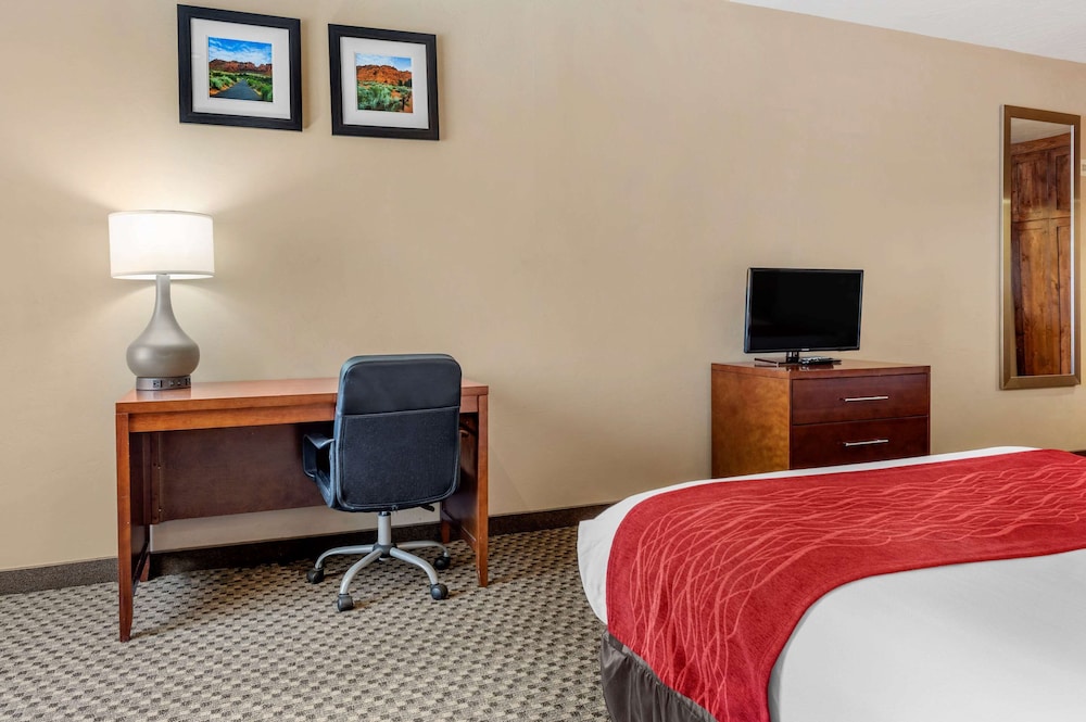 Comfort Inn at Convention Center 32/36