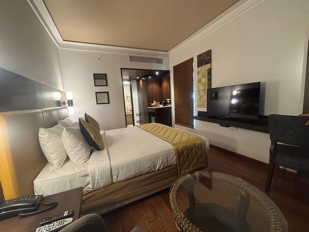 IRIS HOTEL 27/60