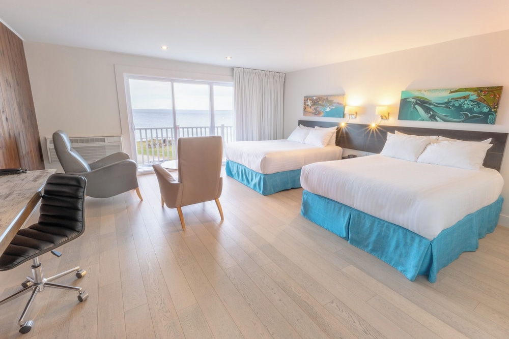 Panoramic, 2 Queen Beds, Rock View