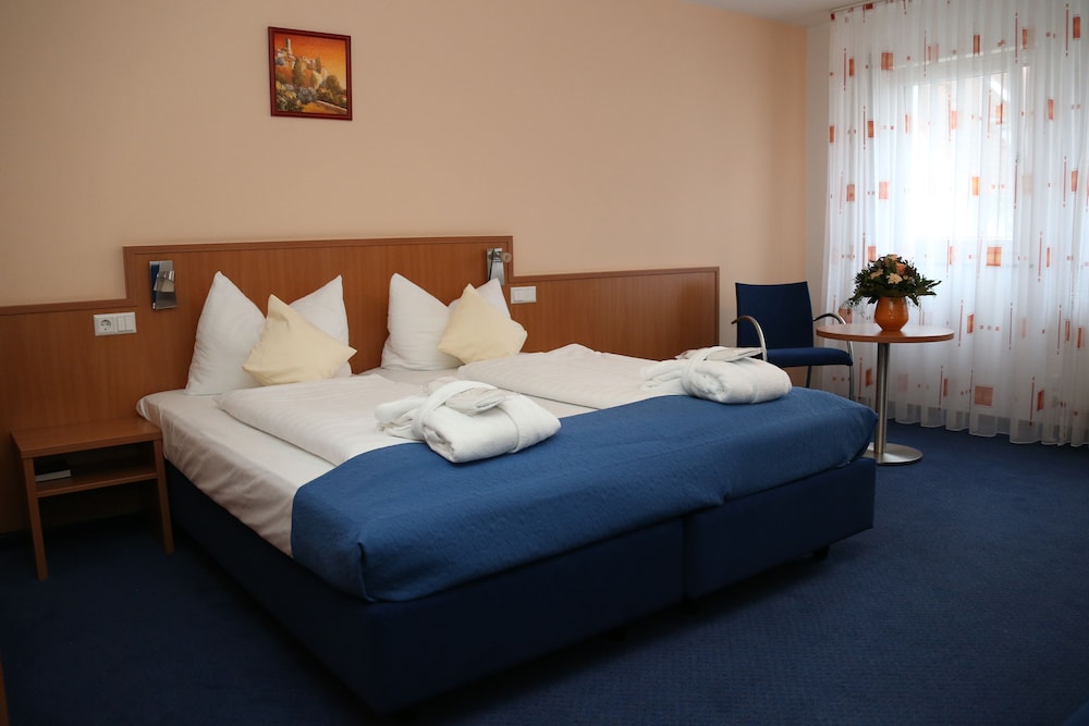 Hotel & Restaurant Goldener Pflug 9/77