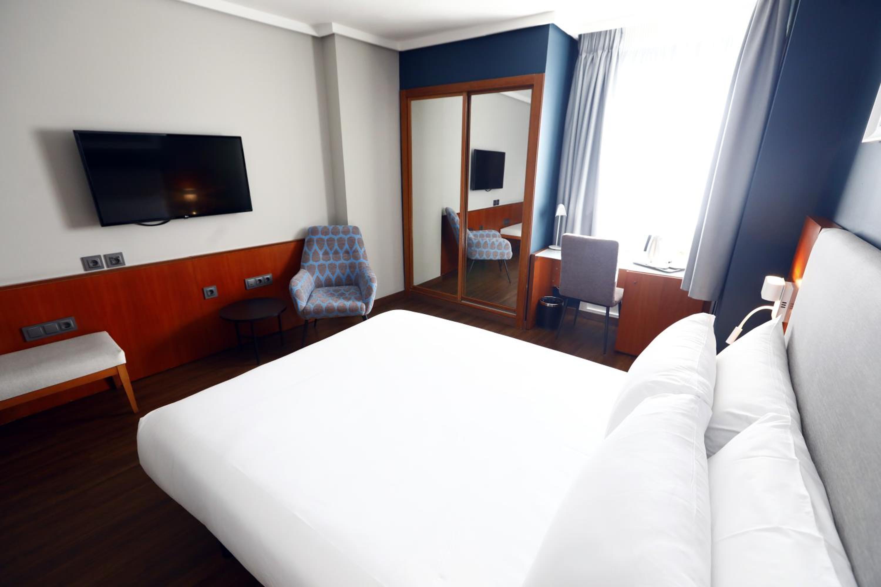 غرفة بسرير كوين لذوي الإعاقة، Travelodge Madrid Coslada Aeropuerto 2/5
