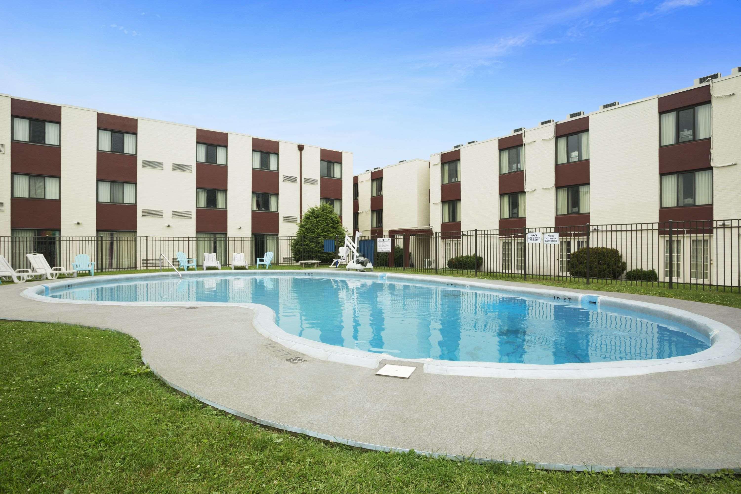 Ramada by Wyndham Pittsburgh/New Stanton 33/38