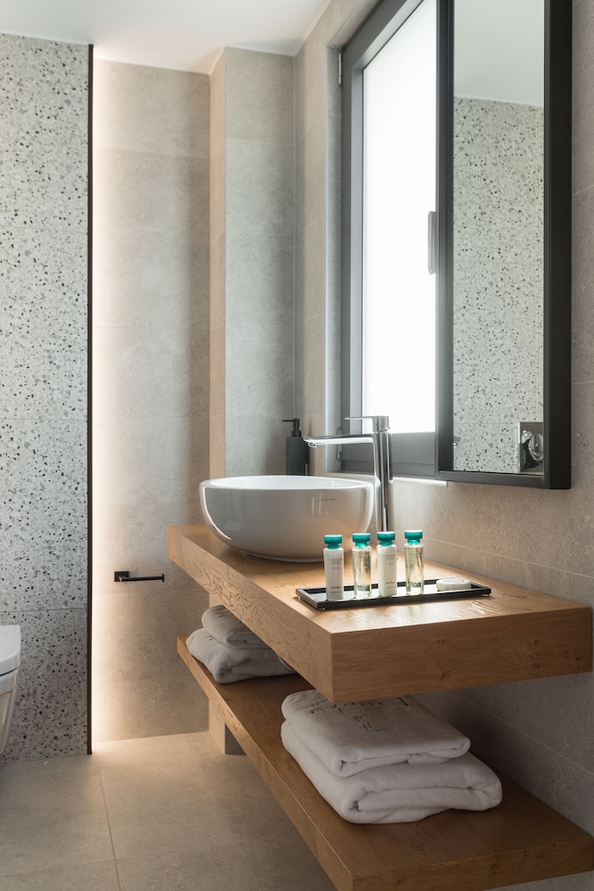 11 Enteka Acropolis Suites 44/50