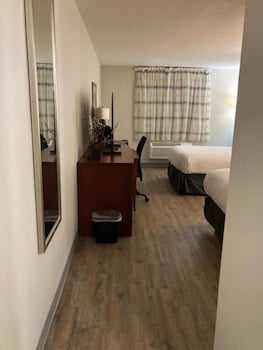 ECONO LODGE AND SUITES(Orange - TX) 5/53