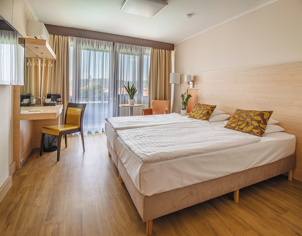 Hotel Sopron 20/73