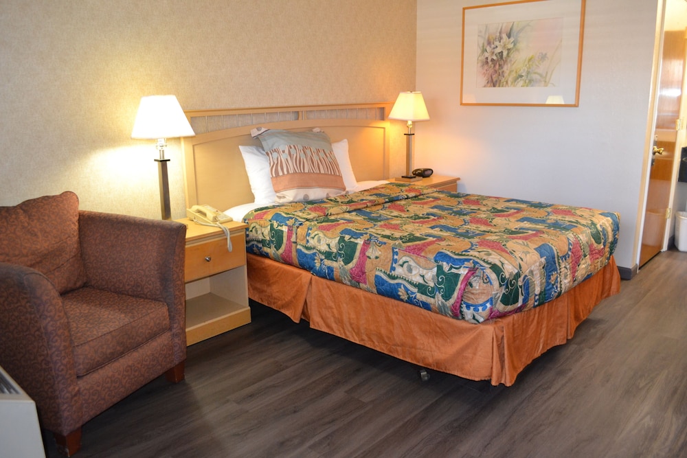 ROOM, QUEEN BED, ACCESSIBLE