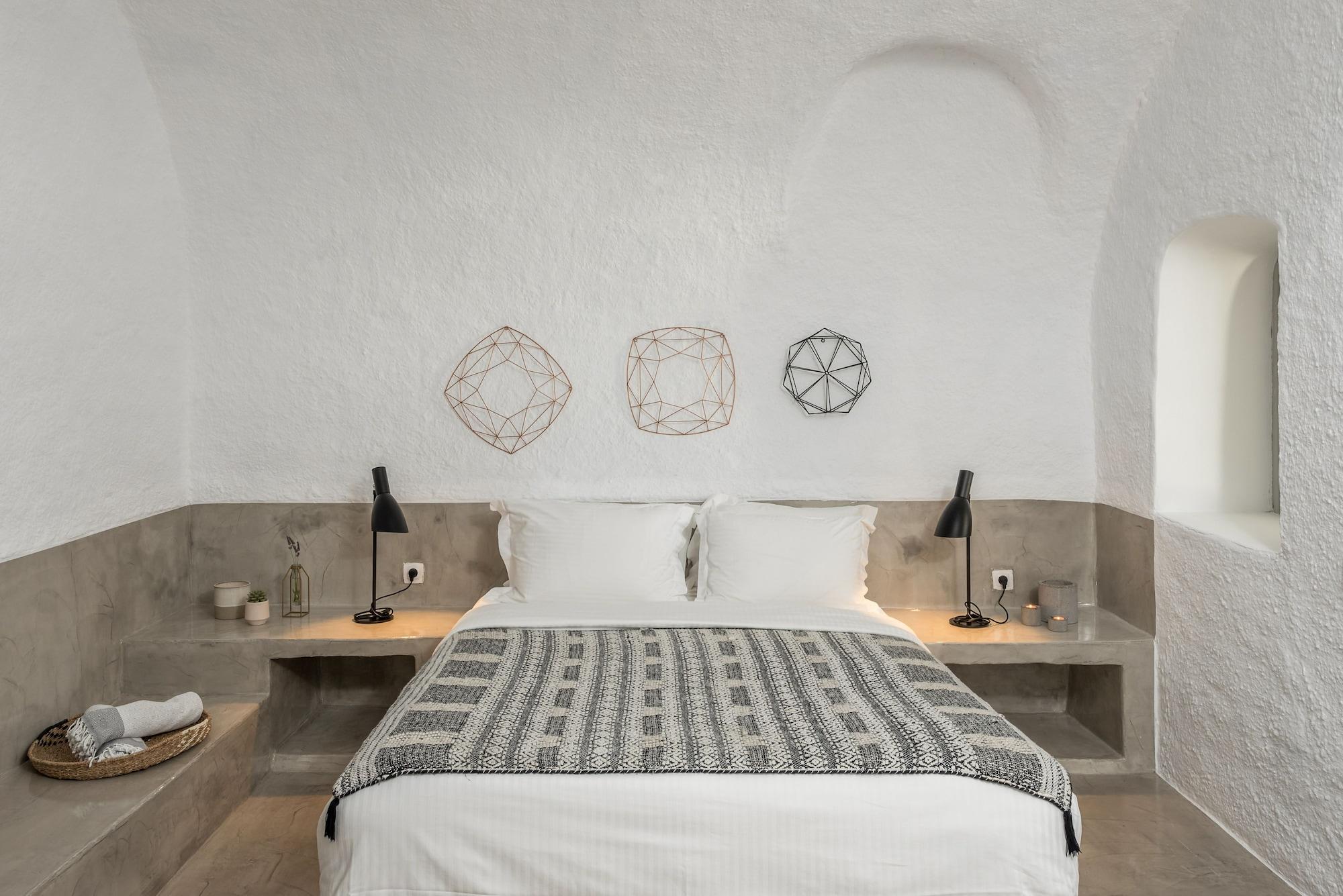 2 Bedrooms, Cave, Grand, Suite, Sea View, Hot Tub