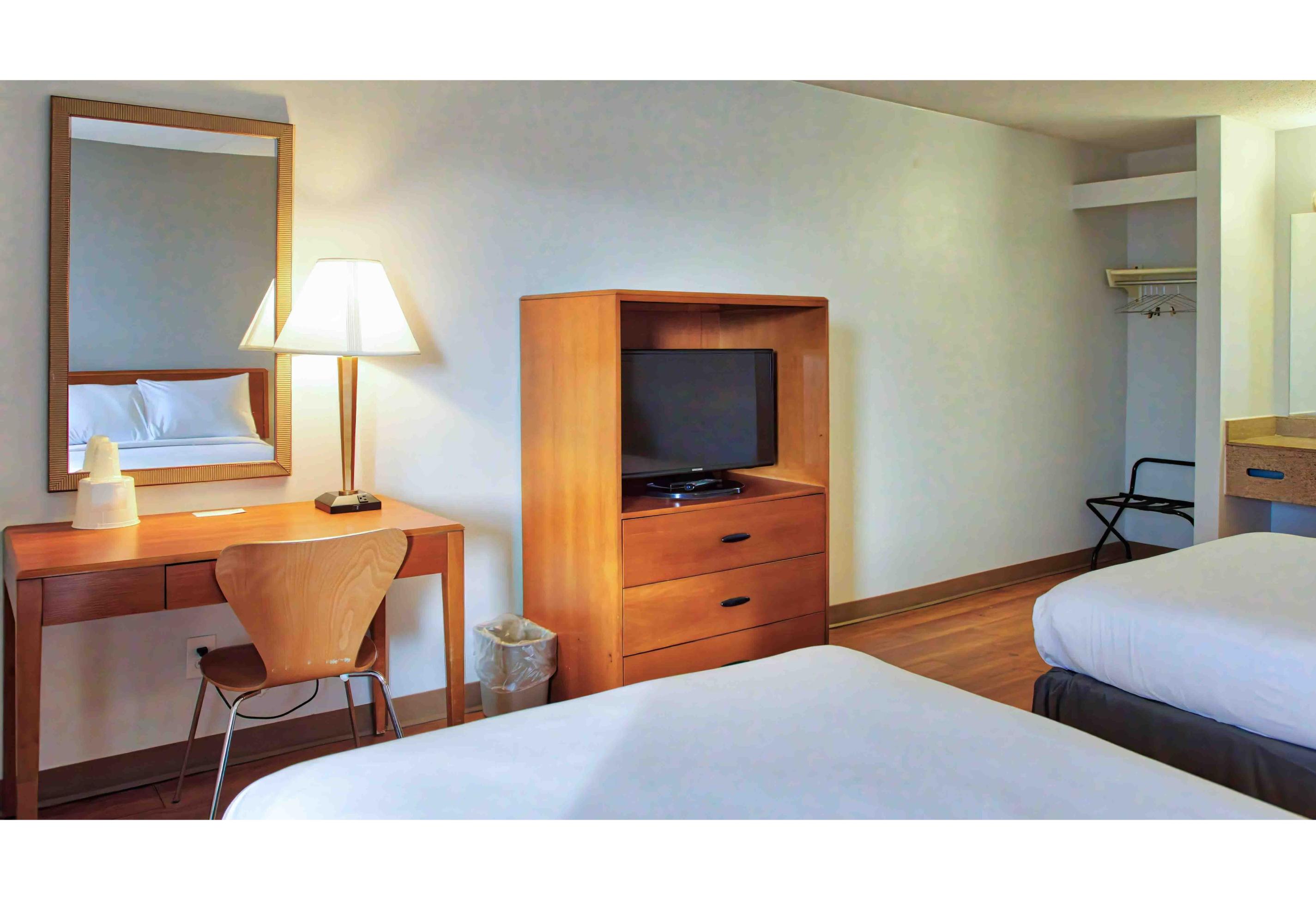 غرفة بسرير مزدوج، Motel6 Buffalo, NY - Airport - Williamsville 3/4