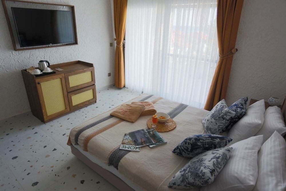 Glenn Hotel Beach 28/50