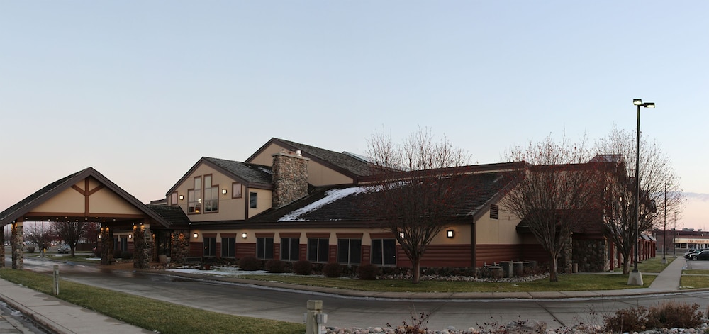C Mon Inn Hotel Suites 1/46