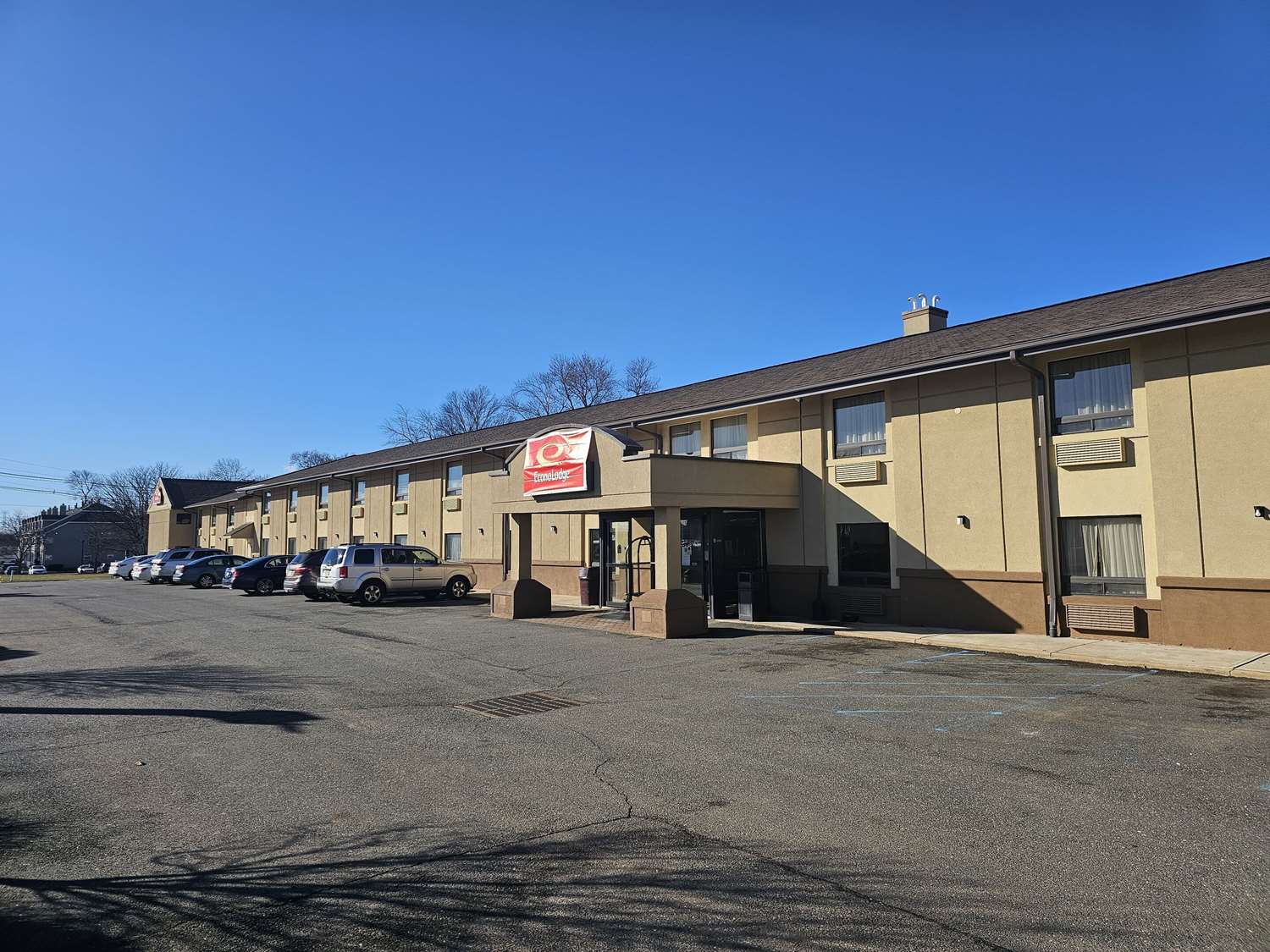 Econo Lodge Woodbridge 34/36