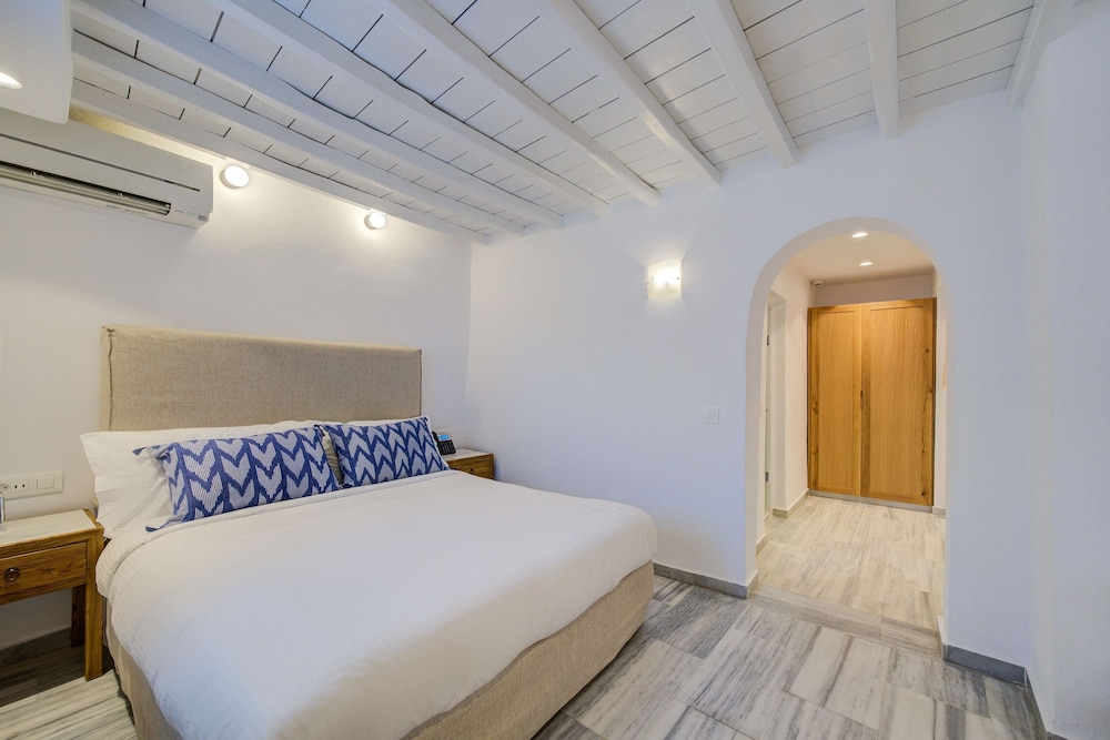 Madalena Hotel 30/69