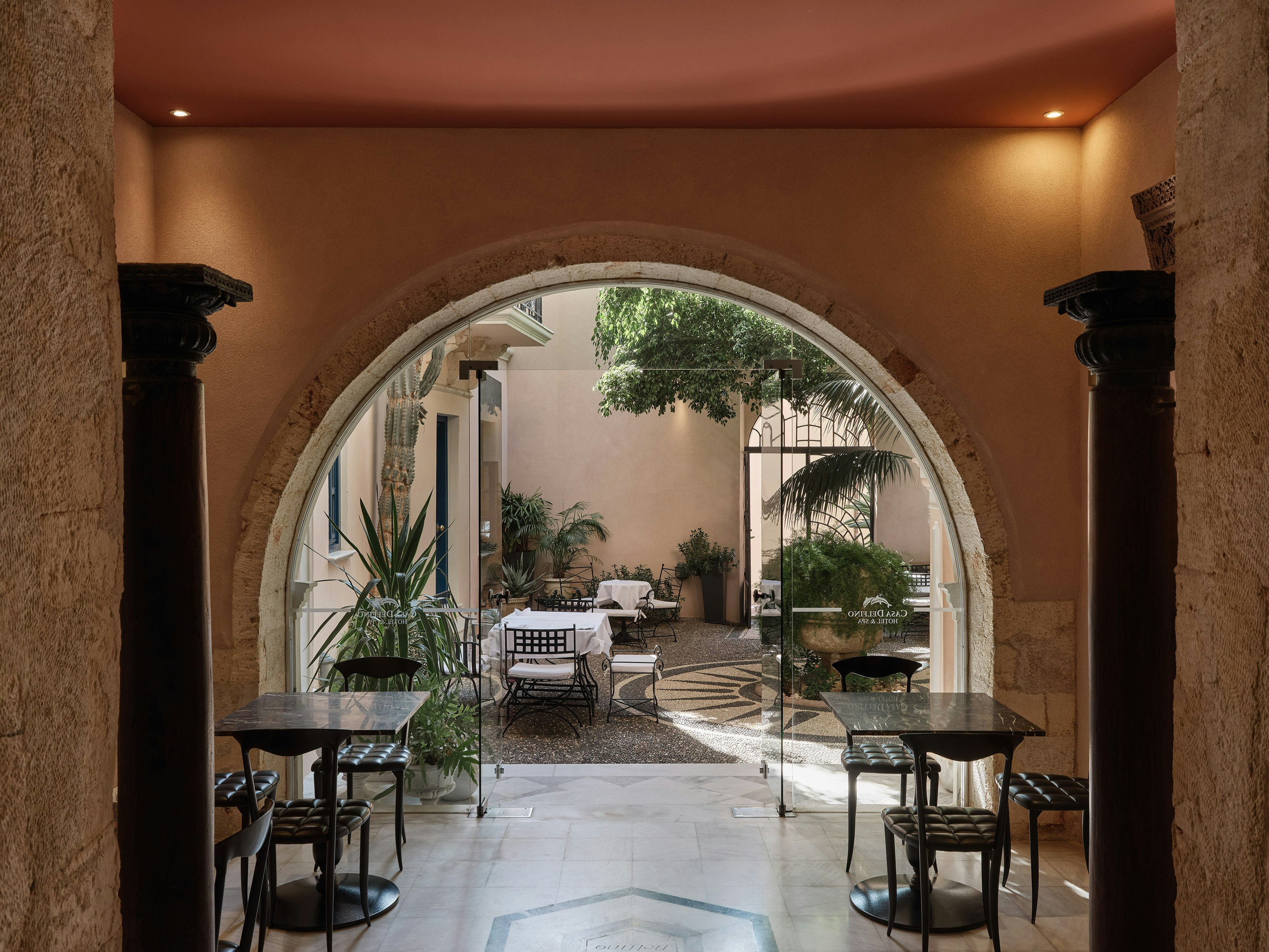Casa Delfino Suites 77/93