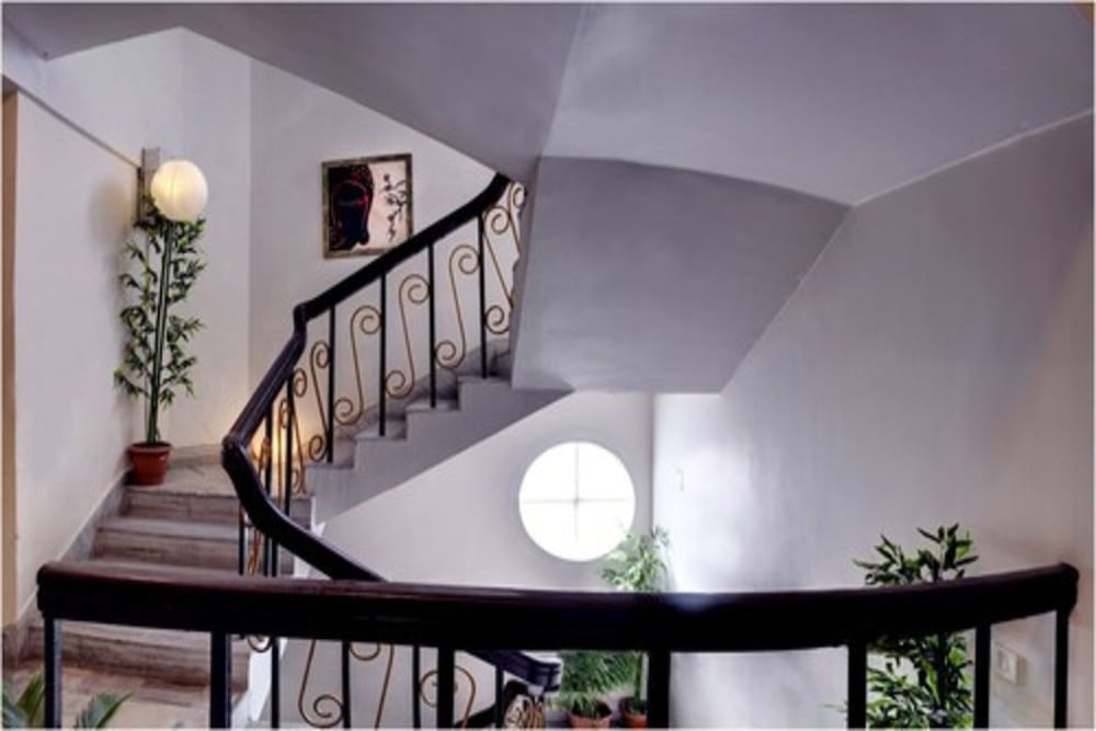 HOTEL EMBASSY 18/26
