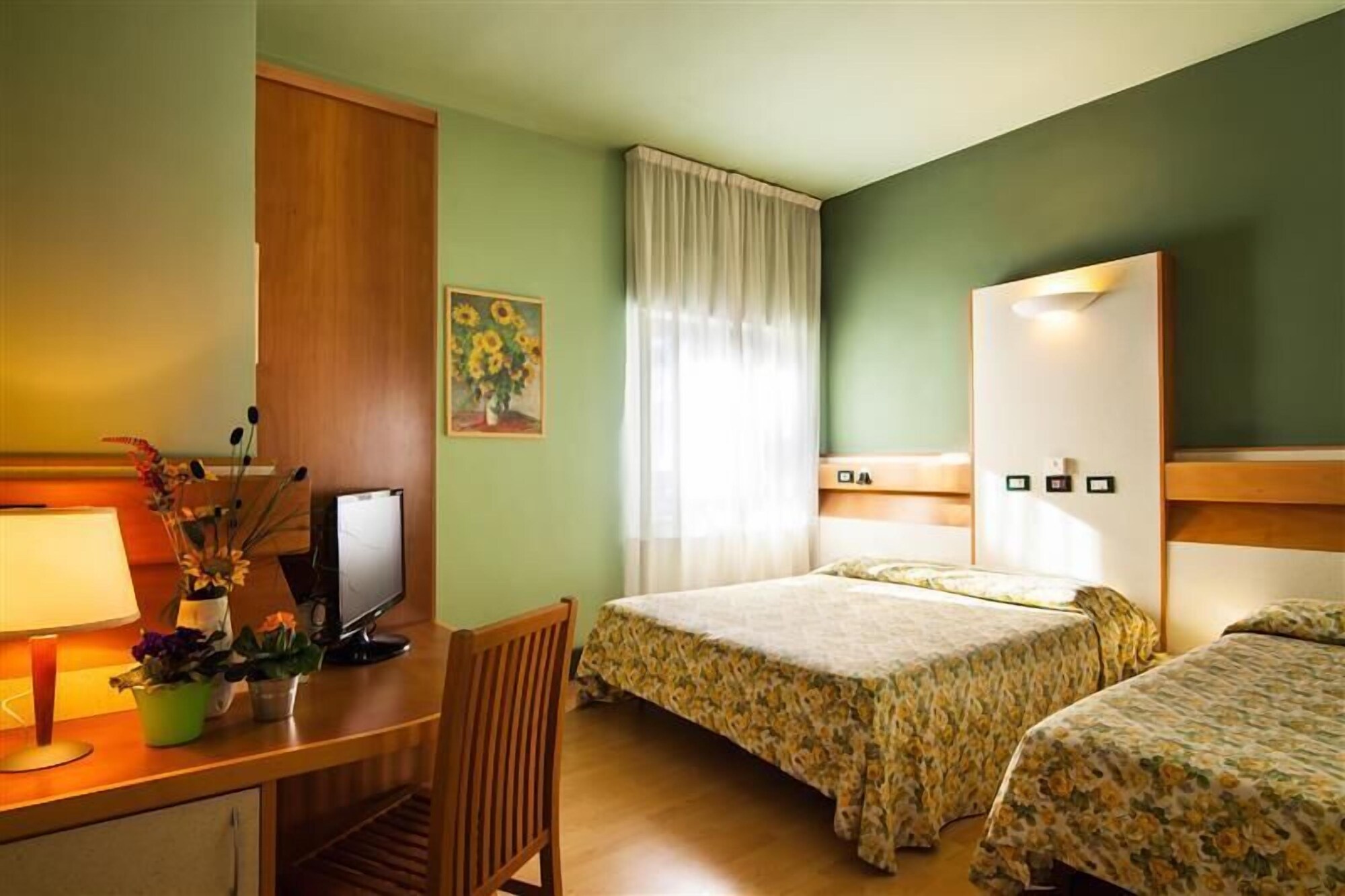 ROOM, QUADRUPLE