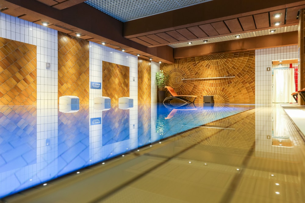 swimming pool spa