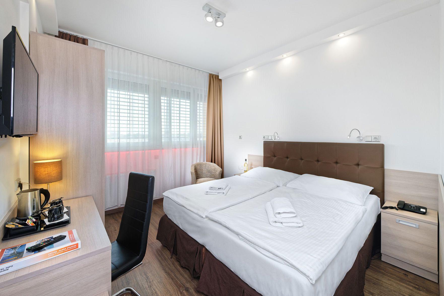 Junior Suite, Twin Beds, Pool Access