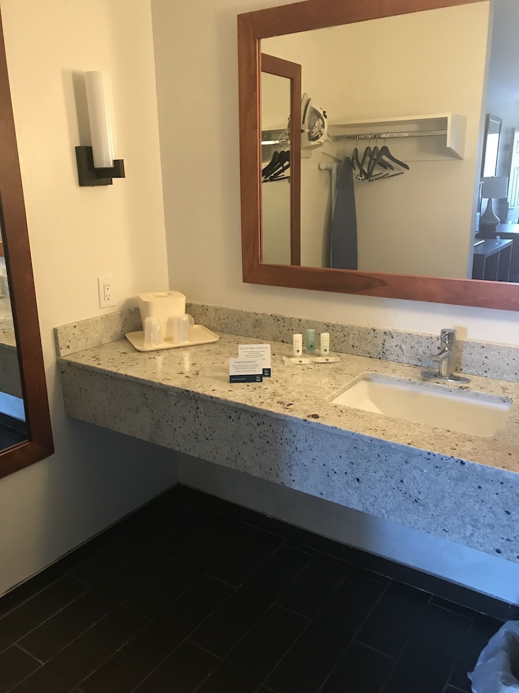 The Hotel Serene Glendale Peoria, Surestay Collection by BW 18/27