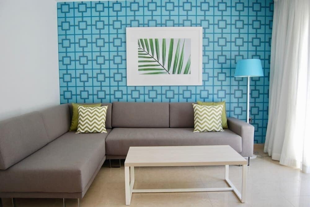 Broncemar Beach Suites Hotel 31/51