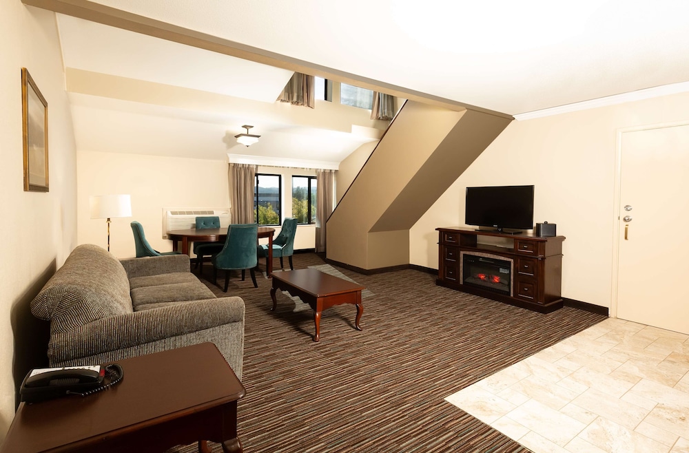 Best Western Plus Inn At The Vines 33/43